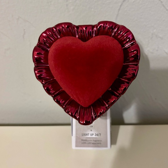 Bath & Body Works Ruffle Heart Scent Control Wallflower Nightlight Valentines x2 - Picture 2 of 2